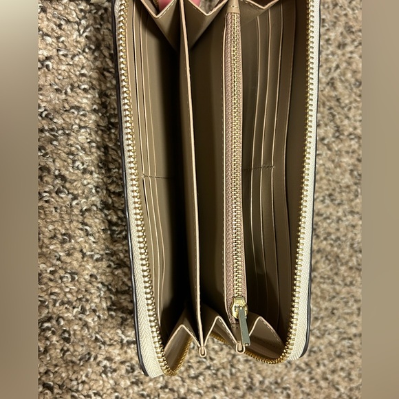 Coach Slim Wallet - Picture 2 of 3